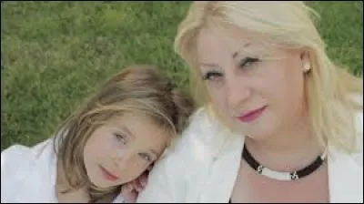 Comment la mère de Gloria s'appelle-t-elle ?