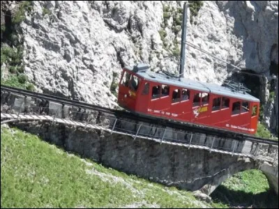 Quels trains sont généralement utilisés pour gravir les fortes pentes ?