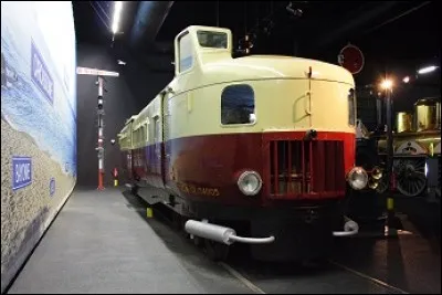 Comment a-t-on appelé les premiers autorails mis en service dans les années 30 ?