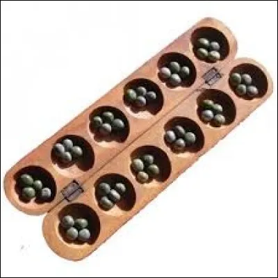 Le plus ancien jeu connu date du VIIe siècle et vient d'Ethiopie. Le but du jeu est de prendre le plus grand nombre de graines à l'adversaire. On dit que l'arbre qui produit les graines de ce jeu n'est cultivé que dans ce but.