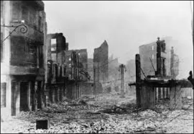 Quelle ville espagnole a été bombardée par Hitler et Mussolini le 26 avril 1937 ?