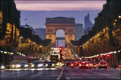 Dans quel arrondissement l'Arc de triomphe de l'Étoile se trouve-t-il ?