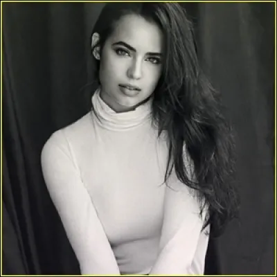 Qui est-elle dans "Faking it" ?