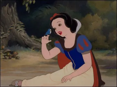 Avec quoi l'empoisonne la méchante reine ?