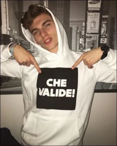 Quelle est la phrase en trois mots que dit Cyril avec "Chevalide" ?