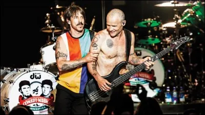 Quel est le pseudo du célèbre bassiste des Red Hot Chili Peppers ?