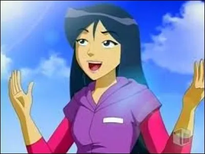 Qui est la jolie brune aux yeux bleus ?