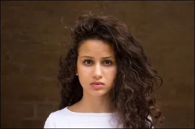 Où se passe le premier rancard de la meilleure amie de Tamara ?