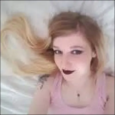 Est-elle en couple ?