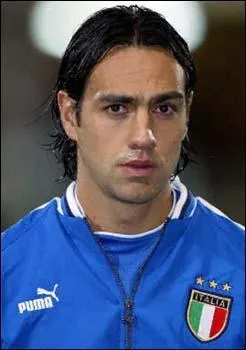 Dans quel club joue Nesta ?