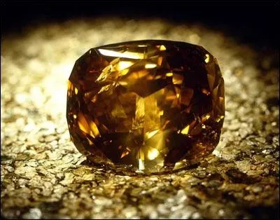 Combien de carats pèse le plus gros diamant facetté du monde ?