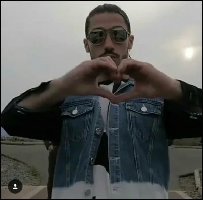 Quel est son nom de scène ?