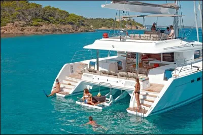 Nous revoilà à Marseille, nous avons le plaisir de vous avoir fait découvrir la Méditerranée. Mais quelle croisière avons nous pris? (Indice dans une photo)