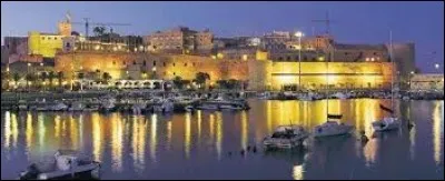 Nous arrivons dans une petite ville nommée Melilla. Elle est située sur le continent africain. Quel est sa particularité ?