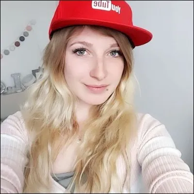 Quand a-t-elle commencé à mettre des vidéos sur YouTube ?