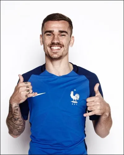 De quelle chanson vient sa célébrité ? Et quel est le nom du chanteur/groupe ?