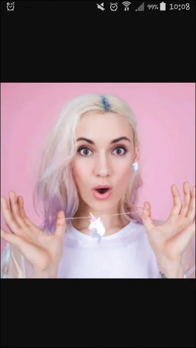 Elle a une boutique en ligne. Comment s'appelle-t-elle ?