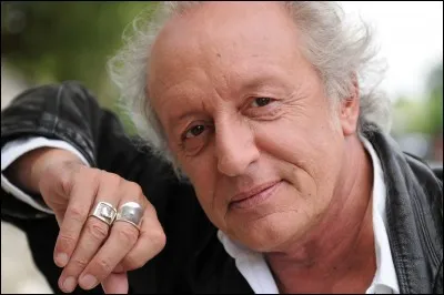 C'est une maison d'&eacute;dition fran&ccedil;aise sp&eacute;cialis&eacute;e dans l'&eacute;dition des manuels scolaires.En illustration : Le cr&eacute;ateur de la chanson &laquo; Elle &raquo;.