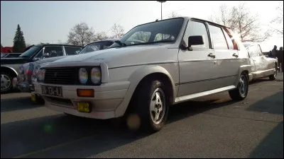 Automobile. On dirait une ...