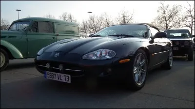 Automobile. On dirait une ...