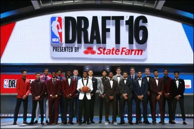 Cochez l'ordre correct des 3 premiers draftés pour la saison 2016 :