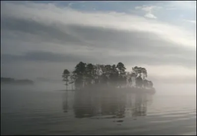 Par quelle construction une grande partie du canal Santee fut inondée ?