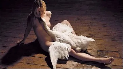 Quand Zeus aperçut cette reine de Sparte, il en conçut un désir vif et irrépressible. C'est sous l'aspect d'un cygne qui l'aborda. Qui est-elle ?