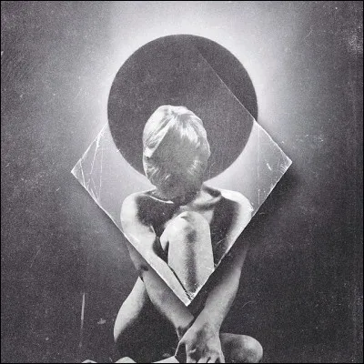 Zeus déguisé en berger accueillit pendant neuf nuits cette déesse de la mémoire, accouchant par la suite de neuf Muses. Qui est-elle ?