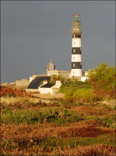 Quel département n'est pas à côté du Finistère ?