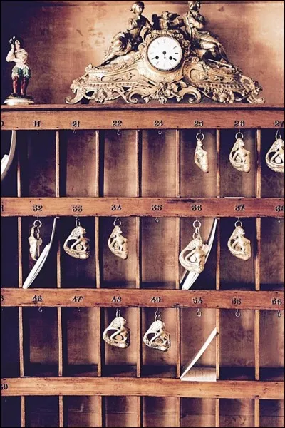 Voici des casiers. Quel est donc le métier ?