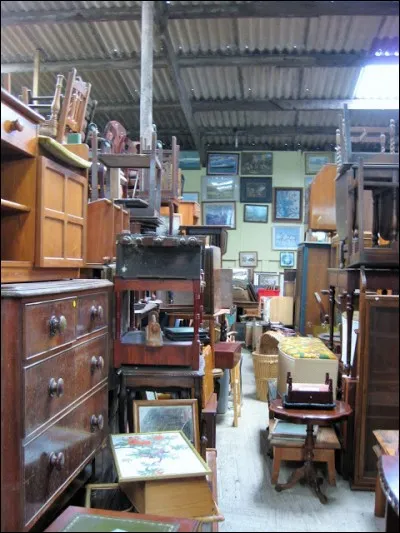 Voici un lieu plutôt chargé. Quel est le métier évoqué ?