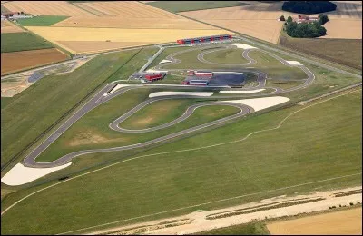 Dans quel département est le circuit de La Ferté Gaucher ?