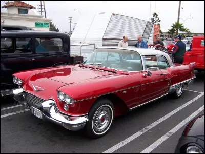 Quel est le modèle de cette Cadillac Brougham ?