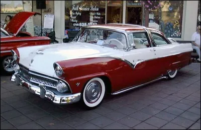 Quel est le modèle de cette Ford ?