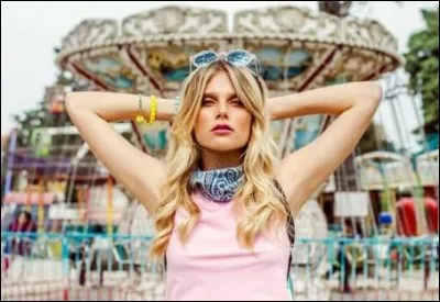 Quelle est l'année de naissance de Valentina Zenere (Ámbre) ?