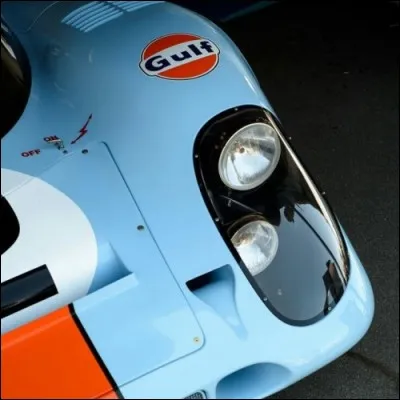 Cette auto a gagné plusieurs fois les 24 heures du Mans dans sa catégorie.
Quelle est-elle ?