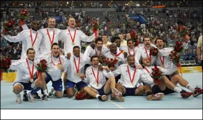 Quel &eacute;tait le surnom de l'&eacute;quipe fran&ccedil;aise de handball, championne olympique en 2008 &agrave; P&eacute;kin ?