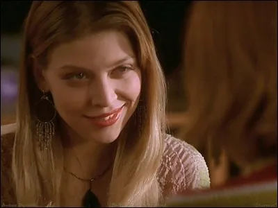 Quelle actrice joue le rôle de Tara ?