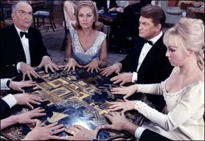 Que de mains rassemblées pour une petite séance de spiritisme ! Quel est ce film ?