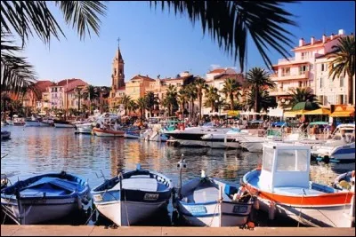 Quelle est cette jolie petite ville située entre Bandol et Toulon ?