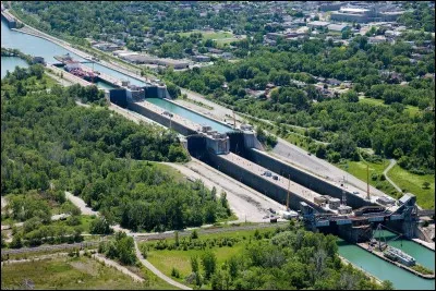 Quel canal relie les lacs Ontario et Érié ?