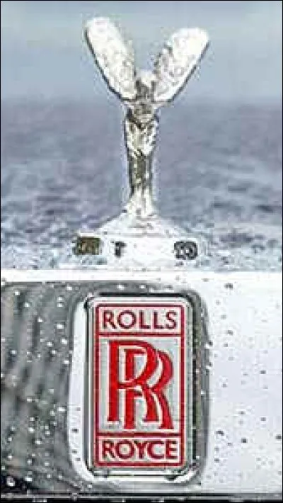 Pourquoi les initiales de Rolls-Royce peuvent êtres rouges, noires ou rouge et noir.?