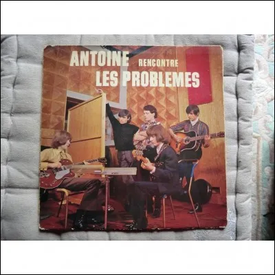Dans les années 80, l'un des Charlots et ex-Problèmes endosse le rôle d'un avocat dans "Le Tribunal des flagrants Délires" !
