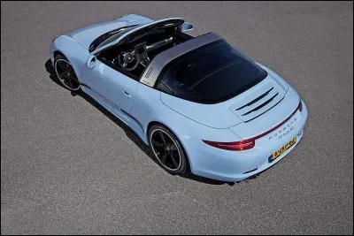 Cette Porsche 911 de 2015 est une...