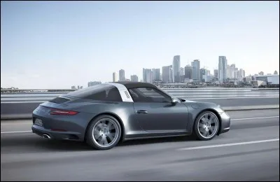 Cette Porsche 911 est une...