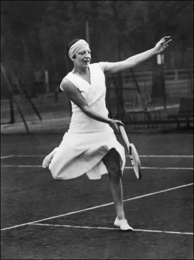 L comme Lenglen. En quelle année Suzanne Lenglen remporte-t-elle la médaille d'or du tennis féminin aux jeux olympiques ?