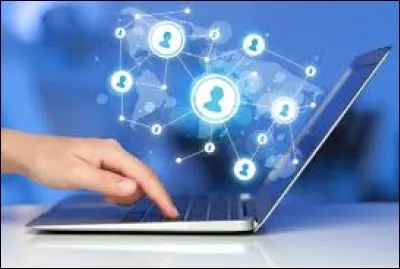 Joue au chat et à la souris.