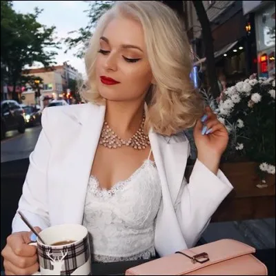 Comment se prénomme sa sur ?