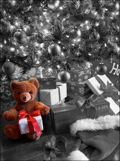 Qui chantait "Demain matin, petit garçon, tu trouveras dans tes chaussons, tous les jouets dont tu as rêvé, petit garçon, il est l'heure d'aller te coucher" ?