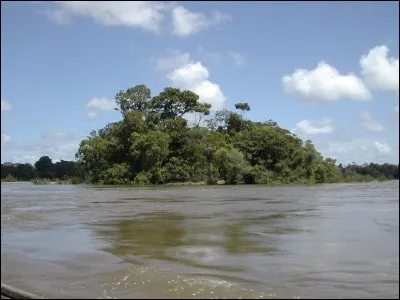 Qui a écrit ce poème : Le Lac ?